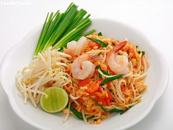 สูตรผัดไทยกุ้งสด (Fried noodle Thai style with prawns)