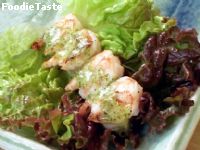 กุ้งย่างกับพริกแมกซิกัน Serrano Mint Sause (Grilled Shrimp in Lettuce Leaves with Serrano-Mint Sauce)