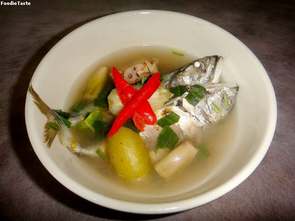 สูตรปลาทูต้มมะดัน (Spicy mackerel with Madan clear soup)