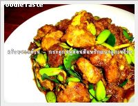 д١͹Ѵԡᡧ١§ ( stir fry pork cartilage bone with southtern curry paste and reng nut)