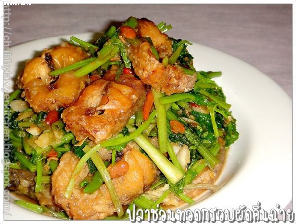 สูตรปลาช่อนทอดกรอบผัดคึ่นฉ่าย (Stir fried deep fried snake fish cutlets and Chinese celery)