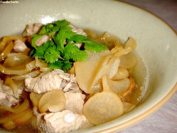 สูตรต้มจืดไชโป๊วกับกระดูกหมู (Preserved Chinese radish and pork spare ribs soup)