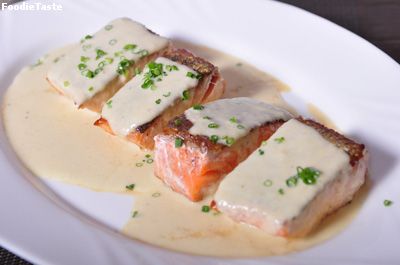 Salmon a la Plancha (ปลาแซลมอนทอดหนังกรอบกับซอสต้นกระเทียมญี่ปุ่น) บุฟเฟต์อาหารสเปน ราคาพิเศษ 1100 บาทเน็ต ที่ห้องอาหารปาร์ควิว โรงแรมอิมพีเรียลควีนส์ปาร์ค