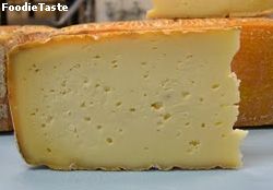 ชีส แบบ Wash-rind cheeses เช่น Ardrahan, Chaumes, Gris de Lille, Langres, Gubbeen, Ogleshield, Serra da Estrela, Vacherin, Stinking Bishop, Vieux Boulogne