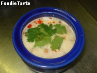 ต้มข่าไก่ (Tom kha Kai / Chicken in coconut milk with lemongrass)