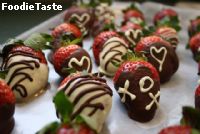  Chocolate-Dipped Strawberries by Yummy Za!