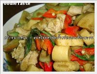 ไก่ผัดน้ำพริกแกงใต้หน่อไม้ดอง (Stir fry chicken with southern chili paste and preserved bamboo shoot)