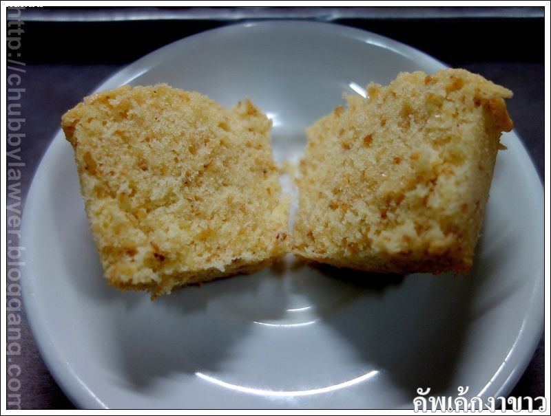 คัพเค้กเนยสดงาขาว  (Butter and white sesame cupcake)